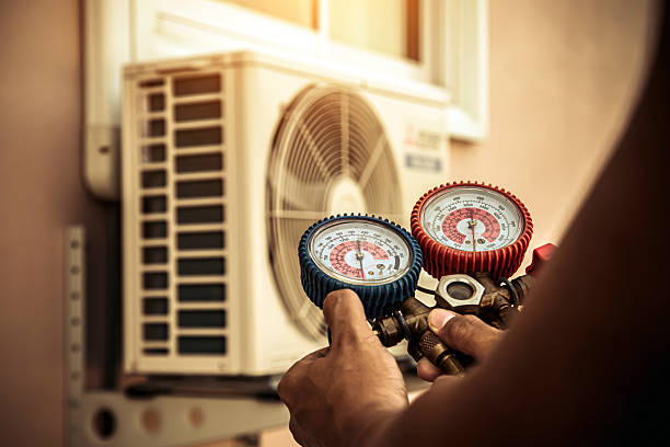 Professional Ac Installation technician working in Hartland, WI